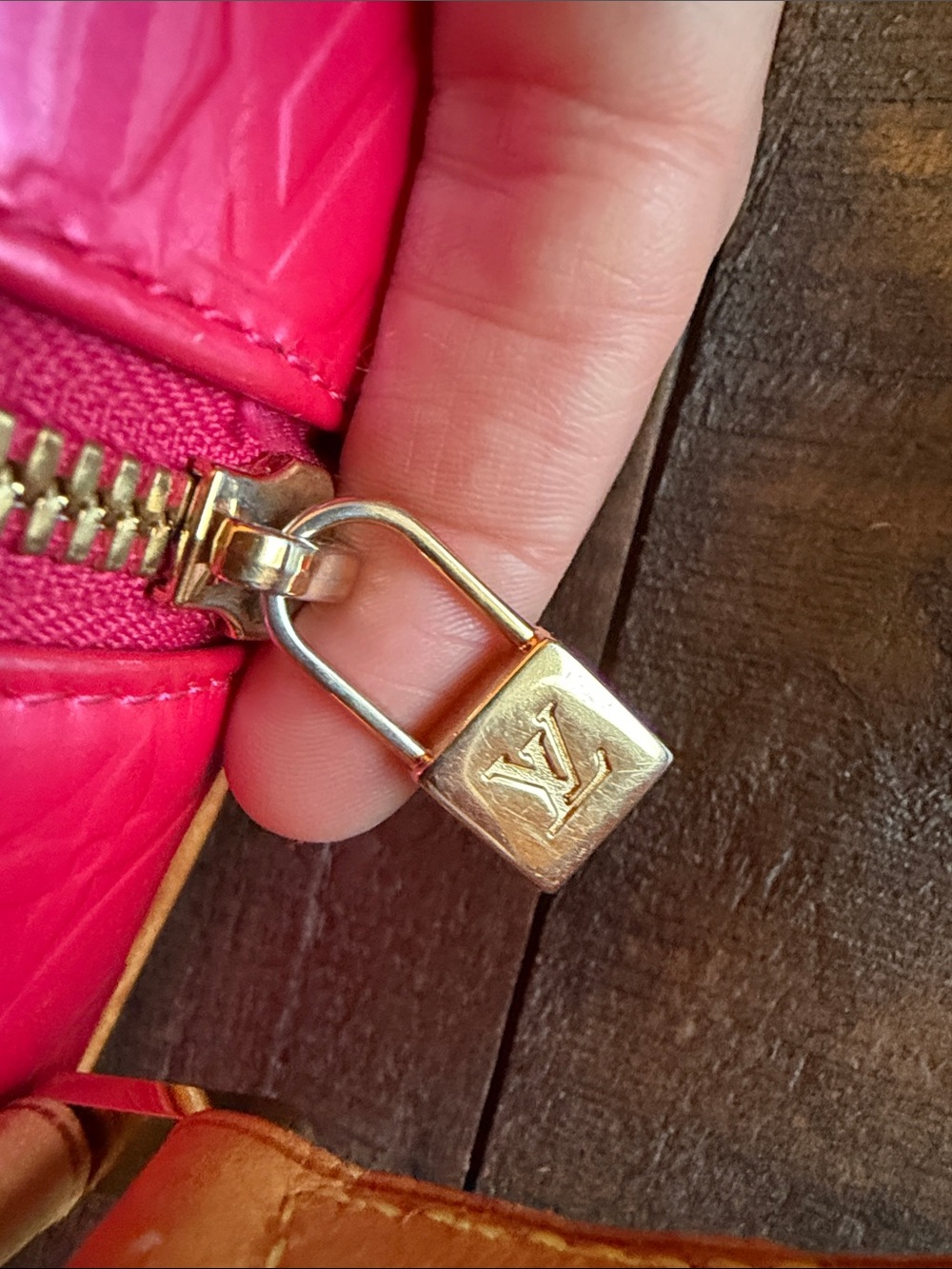 Louis Vuitton Vernis Sullivan Vertical Crossbody — Fuchsia/Hot Pink - Picture 9 of 15